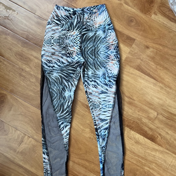 CLS zebra print scrunch leggings - Picture 1 of 3